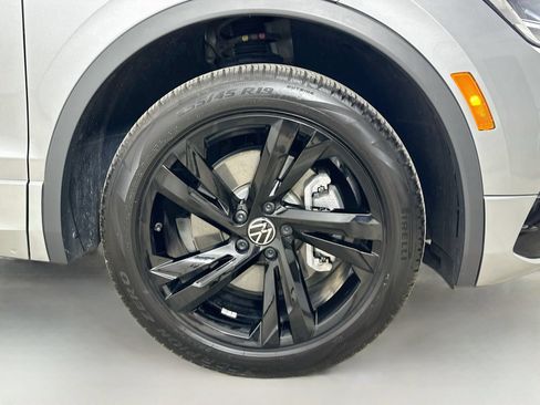 Used 2024 Volkswagen Tiguan SE R-Line AWD/4WD image 11