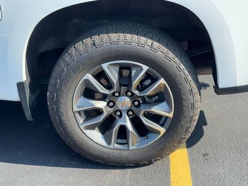 Used 2025 Chevrolet Silverado 1500 LT AWD/4WD image 7