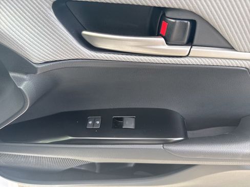 Used 2025 Toyota Camry SE image 35