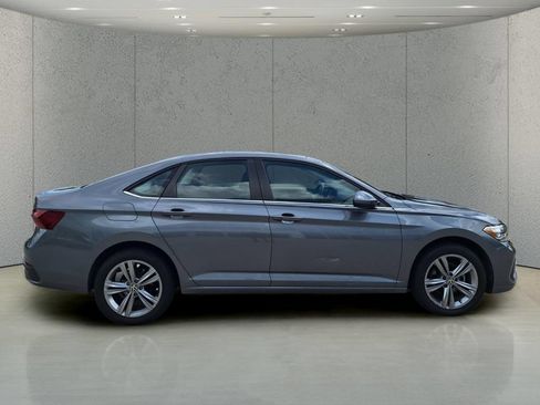 Used 2023 Volkswagen Jetta SE w/ Panoramic Sunroof Package FWD image 6