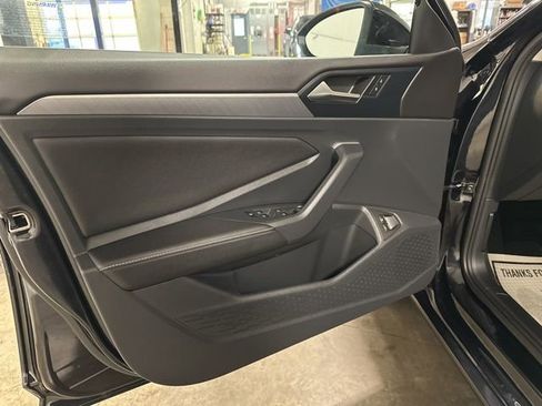 Used 2024 Volkswagen Jetta SE image 9