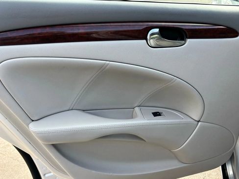 Used 2009 Buick Lucerne CXL image 22