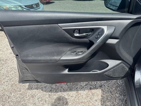 Used 2015 Nissan Altima 2.5 S w/ Power Driver Seat Package FWD image 11
