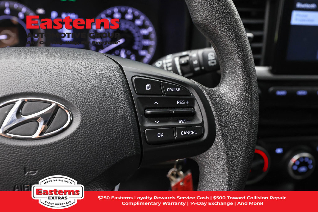 Used 2022 Hyundai Venue SE FWD image 16