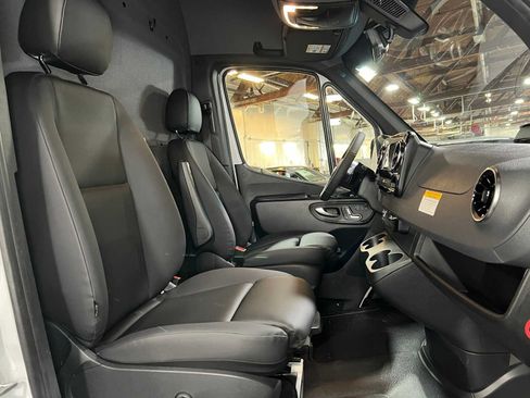 Used 2026 Mercedes-Benz Sprinter 2500 image 11