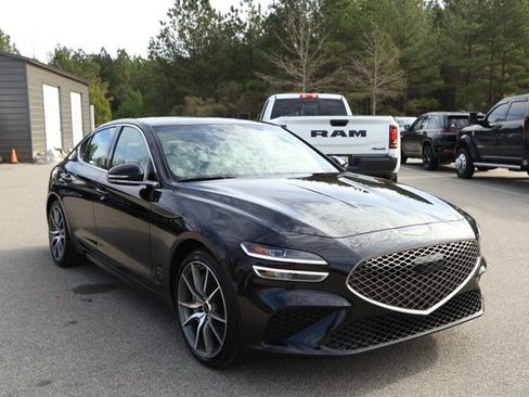 Used 2025 Genesis G70 2.5T image 3