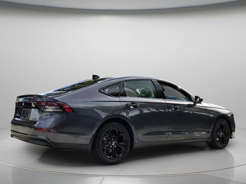 Used 2025 Honda Accord SE image 6