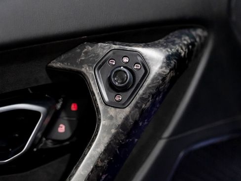 Used 2021 Lamborghini Huracan EVO RWD image 38
