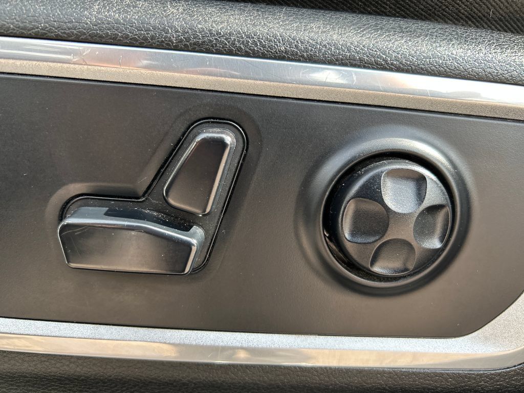 Used 2020 RAM 1500 Laramie AWD/4WD image 18