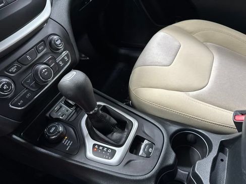 Used 2016 Jeep Cherokee Sport w/ Safety Group AWD/4WD image 19