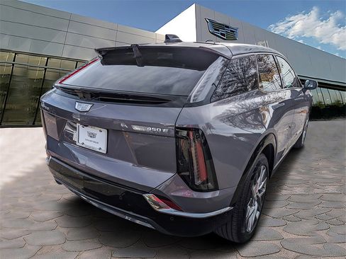 New 2026 Cadillac Optiq Luxury 1 image 3