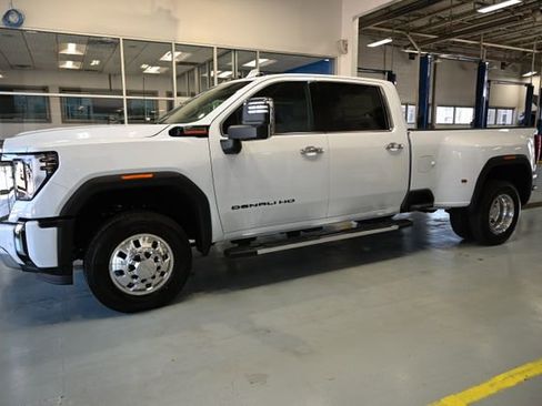 New 2026 GMC Sierra 3500 Denali w/ LPO, Black Badging Package AWD/4WD image 11