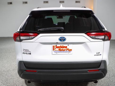 Used 2021 Toyota RAV4 LE AWD/4WD image 8