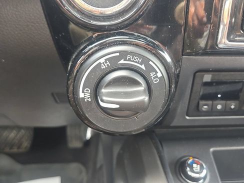Used 2023 Nissan Titan Platinum Reserve w/ Moonroof Package AWD/4WD image 24