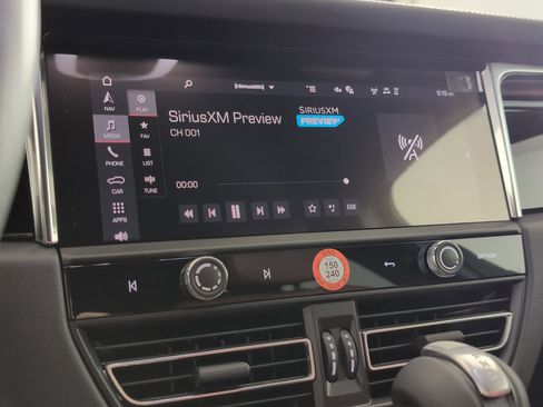 Certified 2025 Porsche Macan AWD/4WD image 23
