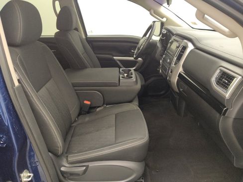 Used 2019 Nissan Titan SV image 21