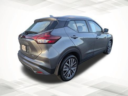 Used 2023 Nissan Kicks SV image 4
