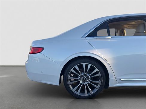 Used 2017 Lincoln Continental Reserve w/ Luxury Package image 23