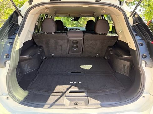 Used 2020 Nissan Rogue S FWD image 29