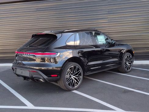Certified 2026 Porsche Macan AWD/4WD image 7