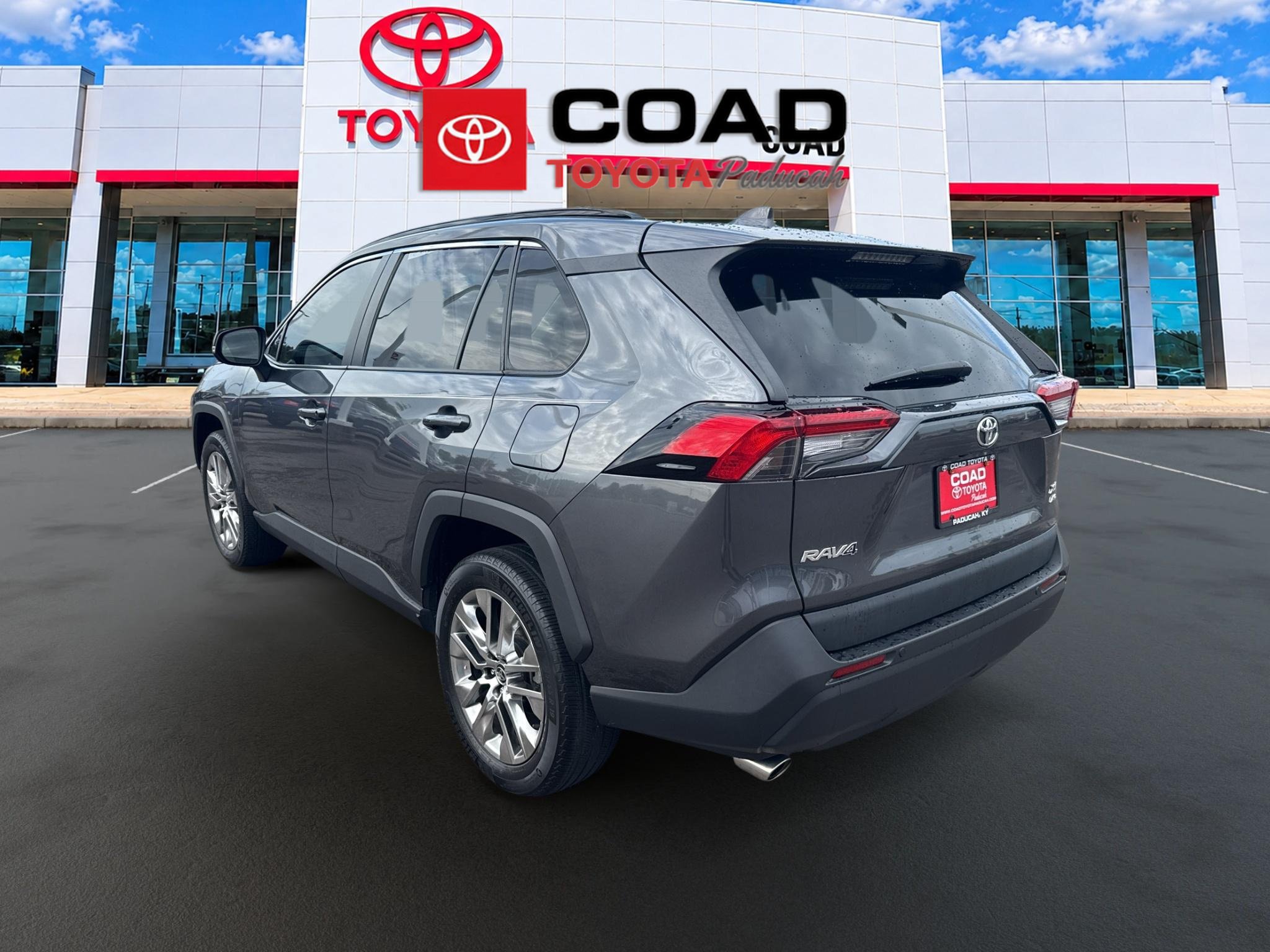 Certified 2021 Toyota RAV4 XLE Premium AWD/4WD image 3