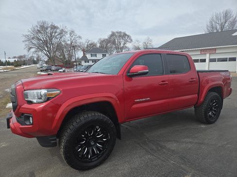 Used 2020 Toyota Tacoma TRD Sport w/ TRD Premium Sport Package image 1