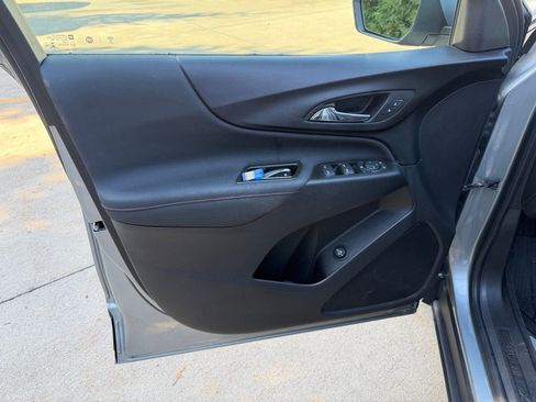 Used 2023 Chevrolet Equinox RS FWD image 9