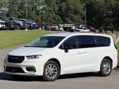 Used 2024 Chrysler Pacifica Touring-L