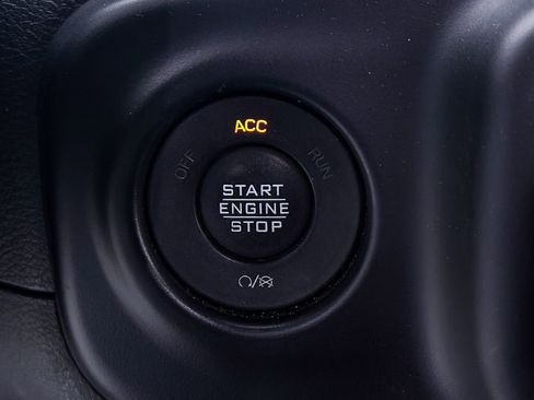 Used 2022 Jeep Wrangler Unlimited Sahara w/ Cold Weather Group AWD/4WD image 26