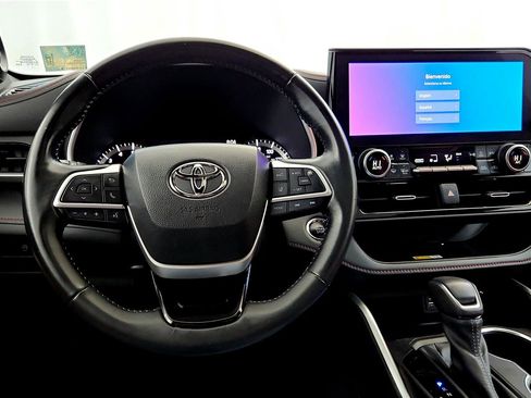 Used 2023 Toyota Highlander XSE image 29