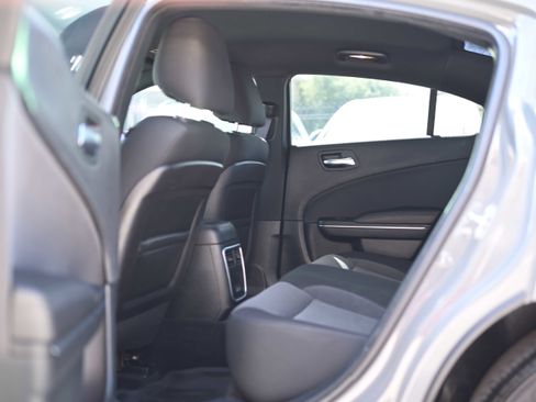 Used 2017 Dodge Charger SE RWD image 10