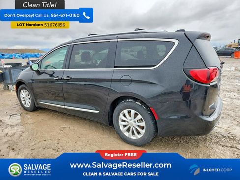 Used 2018 Chrysler Pacifica Touring-L FWD image 3