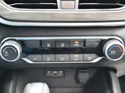 Used 2025 Nissan Altima 2.5 SV FWD image 26