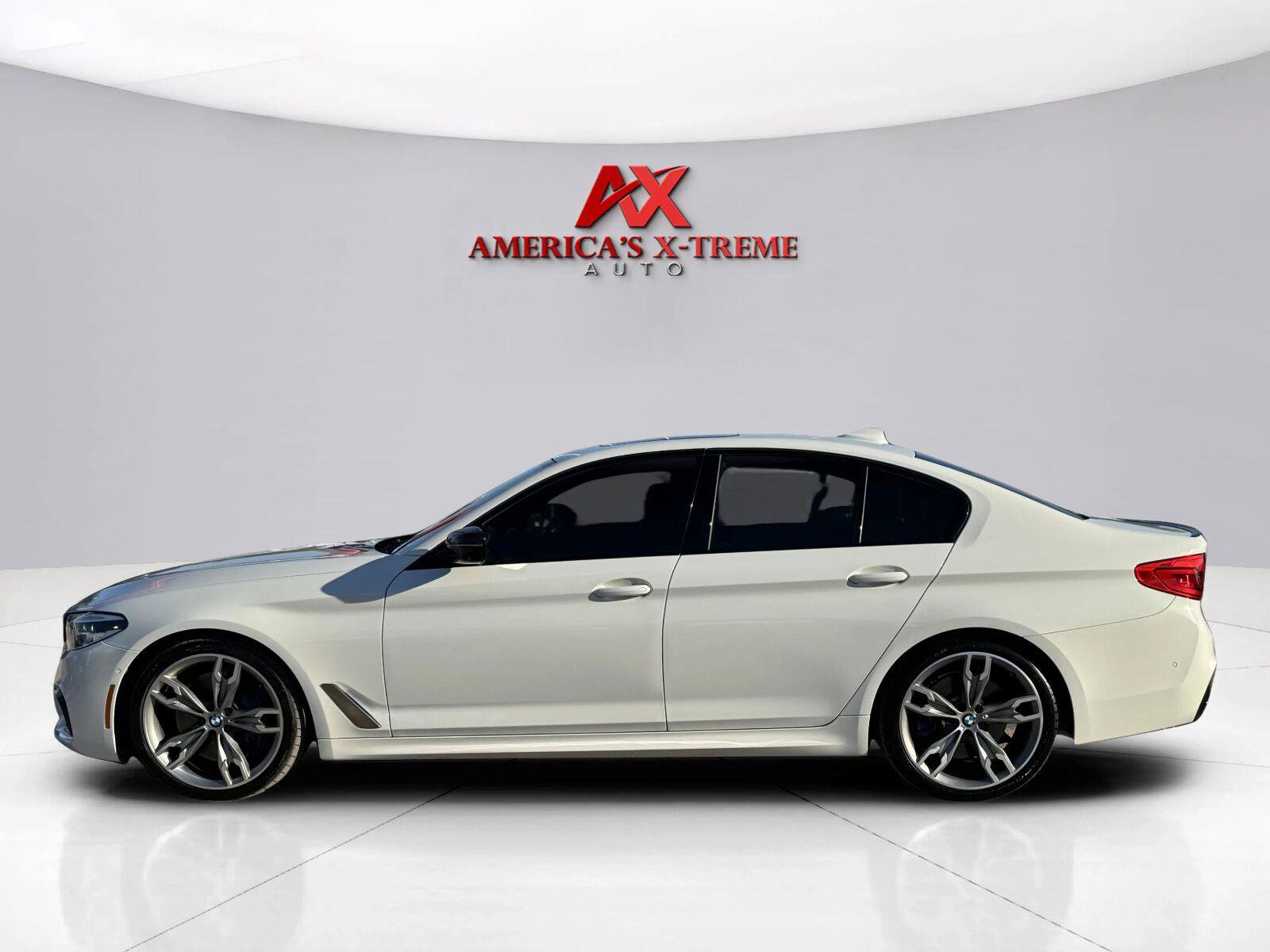 Used 2019 BMW M550i xDrive AWD/4WD image 2
