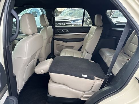 Used 2018 Ford Explorer XLT w/ Equipment Group 202A image 23