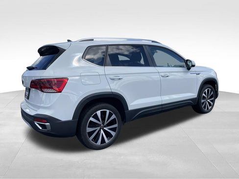 Used 2024 Volkswagen Taos SE FWD image 3