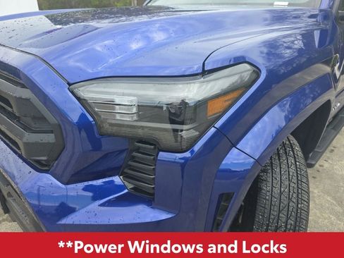 Used 2025 Toyota Tacoma SR5 AWD/4WD image 11