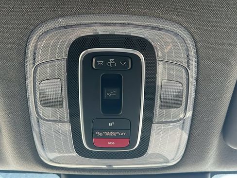Used 2025 Hyundai Elantra SEL FWD image 30