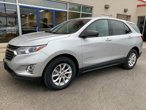 Used 2019 Chevrolet Equinox LS w/ LS Convenience Package AWD/4WD image 1