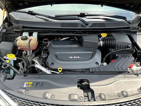 Used 2017 Chrysler Pacifica Touring-L FWD image 30