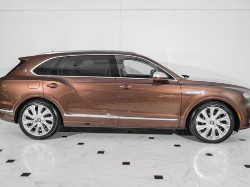 Used 2025 Bentley Bentayga Extended Wheelbase image 5
