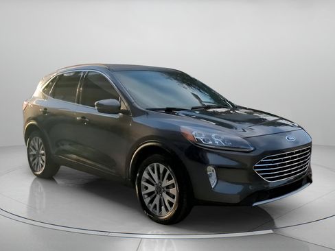 Certified 2020 Ford Escape Titanium w/ Titanium Premium Package 2.0 AWD/4WD image 2