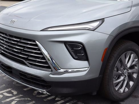 New 2025 Buick Enclave Preferred image 4