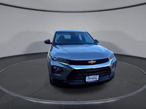 Used 2023 Chevrolet TrailBlazer LS FWD image 2