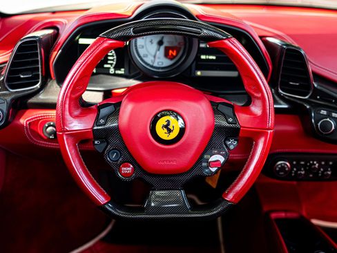 Used 2013 Ferrari 458 Spider image 4