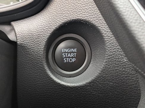 Used 2024 Toyota Corolla Cross LE FWD image 31
