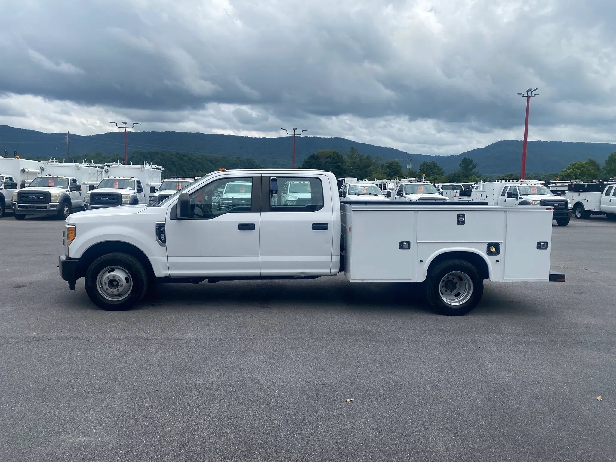 Used 2017 Ford F350 XL RWD image 5