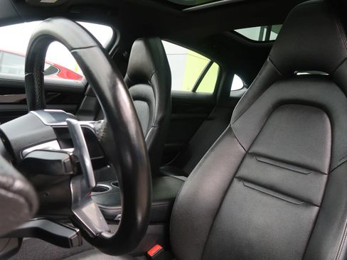 Used 2018 Porsche Panamera 4S image 18