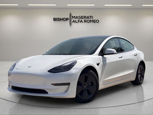 Used 2023 Tesla Model 3 Standard Range RWD image 2