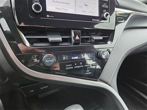 Used 2023 Toyota Camry SE image 19